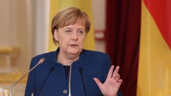 Ангела Меркель возобновила работу после самоизоляции