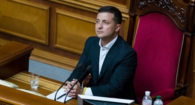 Политолог: Ситуативные альянсы, которые Зеленский создает в Раде для голосований, могут привести к досрочным парламентским выборам