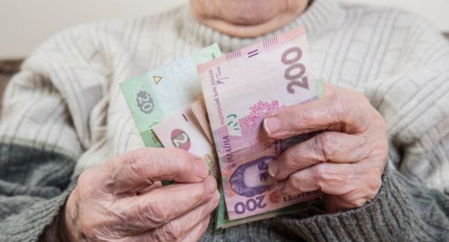 Индексация пенсий на 11 процентов, разовая помощь в 1 тысячу гривен, и надбавка украинцам старше 80 лет - Кабмин принял постановление, но денег на это еще нет