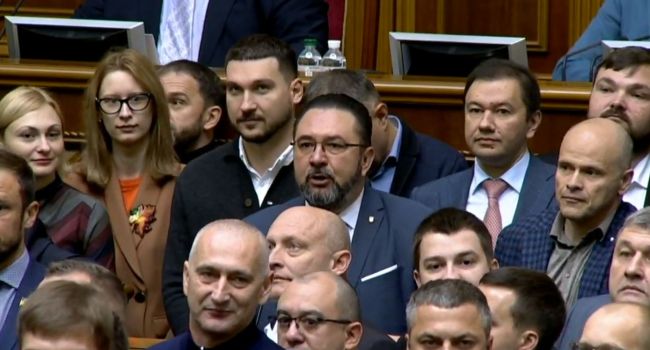 Внутри монобольшинства уже сейчас нет единства, и от него будут откалываться все новые депутаты - мнение