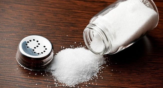 Названы первые признаки чрезмерного употребления соли