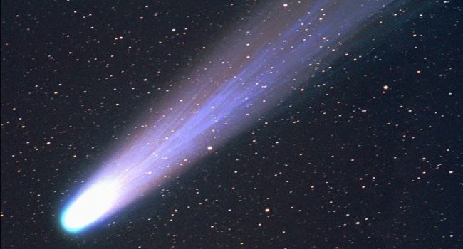 К Солнцу и Земле приближается ядовитая комета 