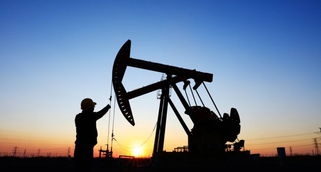 Себастьянович: Россия не развалится даже, если цена за нефть упадет ниже 10 долларов за баррель