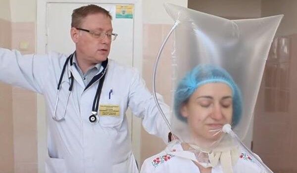В Украине пакетом на голове собираются спасать больных COVID-19