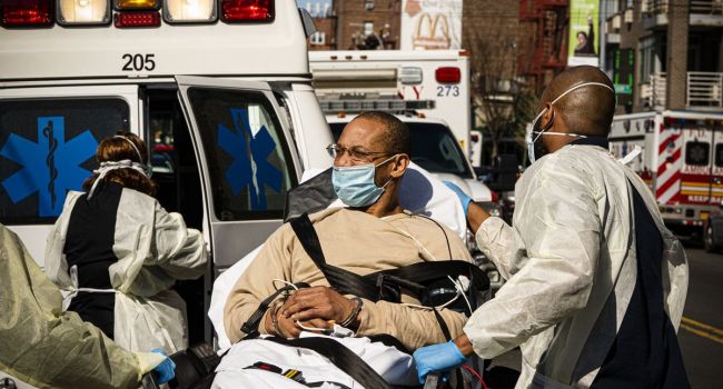 «Прилетели сюда!»: США обвиняют Европу в эпидемии коронавируса в Нью-Йорке