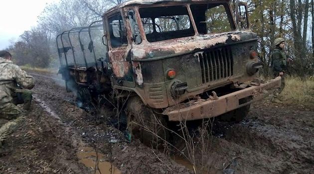 «Все горит огнем…»: Армия РФ из ПТУР уничтожила грузовик ВСУ на Донбассе 