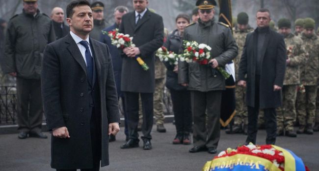 Блогер: схема примирения с народом Донбасса проста и понятна. Непонятно одно: что ты делал в белой рубашке на Аллее Небесной Сотни, Вова? Блогер: схема примирения с народом Донбасса проста и понятна. Непонятно одно: что ты делал в белой рубашке на Аллее Небесной Сотни, Вова?