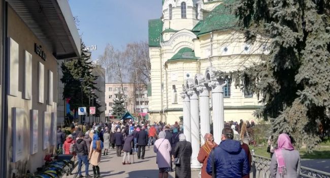 «В Ровно УПЦ МП наплевала на карантин»: На богослужении присутствовало много людей без масок – СМИ 