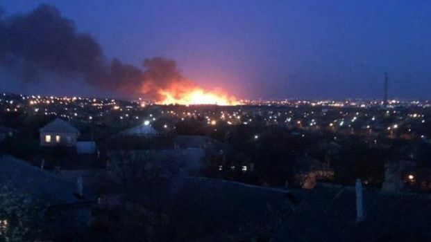 «Огромное зарево пожара и клубы дыма»: Луганск горит огнем, жители в панике 