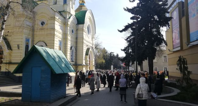 Валетов: Папа римский может провести служение на католическую Пасху в одиночестве, а прихожанам УПЦ МП нужно святить вербу всем вместе, иначе не видать им рая