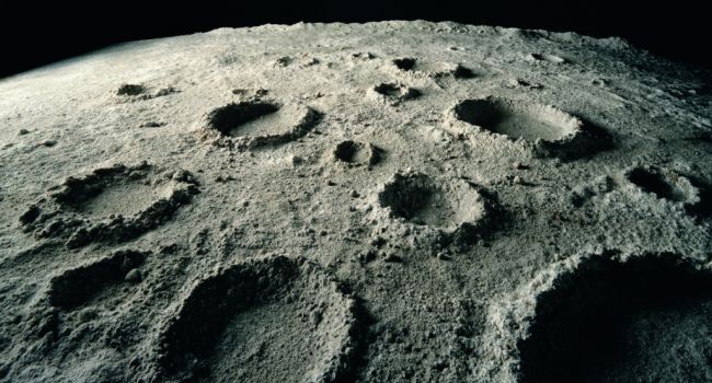Ученые НАСА собираются установить в лунном кратере телескоп