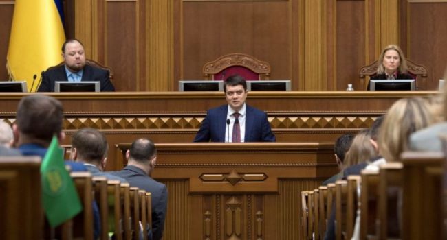 Даже после принятия «антиколомойского» закона транша МВФ не будет: журналист рассказал, с чем намудрили «слуги»