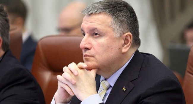 Аналитик: пришло время Арсену Борисовичу объявить о переходе в жесткую оппозицию к «зеленому режиму» Аналитик: пришло время Арсену Борисовичу объявить о переходе в жесткую оппозицию к «зеленому режиму»