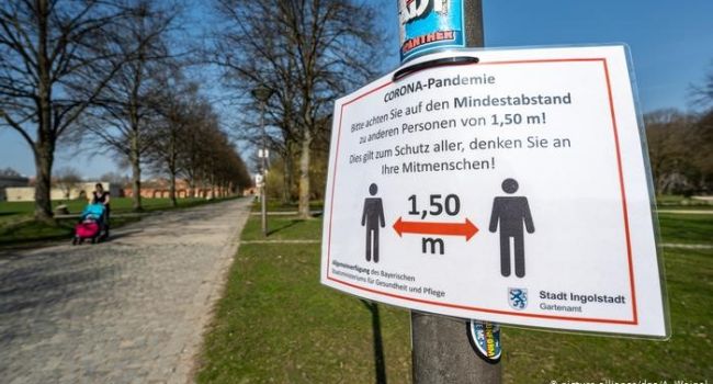 В Берлине разрешены семейные прогулки в парках, занятие спортом на свежем воздухе, при этом штраф за посещение церквей – 1000 евро