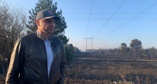 Кличко снова «обскакал» Зеленского: мэр Киева лично поехал в сторону Чернобыля, успокоив киевлян, что повода для паники нет