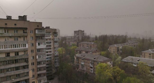 Пылевая буря в Киеве стала самой масштабной за несколько десятилетий Пылевая буря в Киеве стала самой масштабной за несколько десятилетий