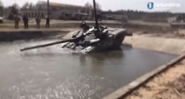 Модернизированный украинский танк Т-72 идеально прошел испытания под водой