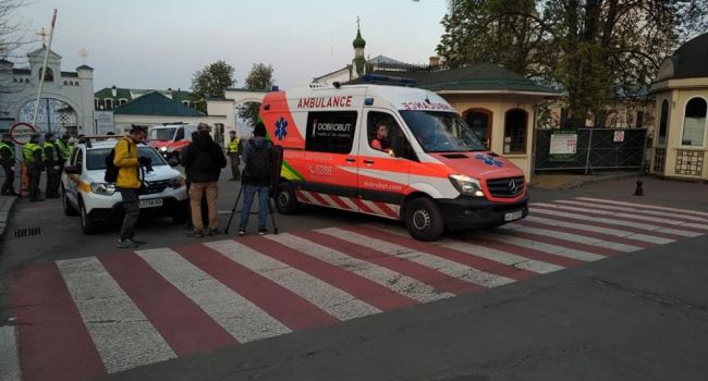 «Коронавирус атакует Лавру»: 9 «скорых» вывезли из монастыря инфицированных COVID-19 – журналист