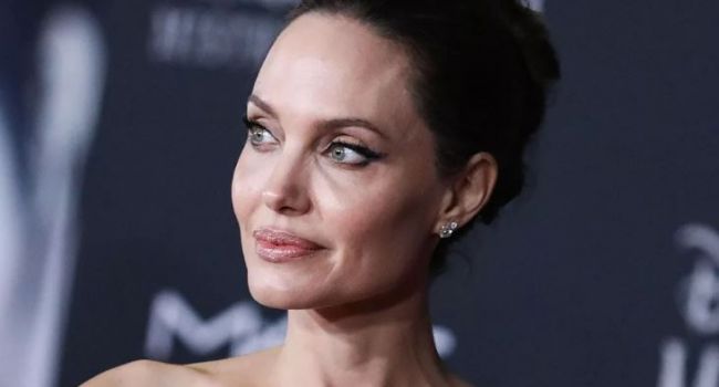 «Участились случаи домашнего насилия»: в открытом письме Анджелина Джоли выступила против карантинных мер из-за коронавируса