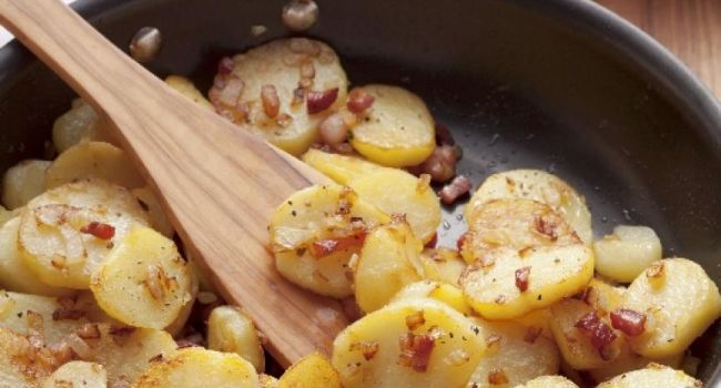 «После 60-65 лет прекратить употреблять»: Кому нельзя жареный картофель