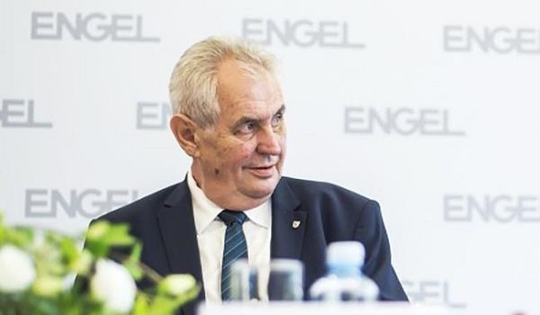 Земан считает, что границы Чехии нужно закрыть на год