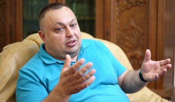 Эксперт: возложенные на Зеленского и его партию надежды пока не растаяли