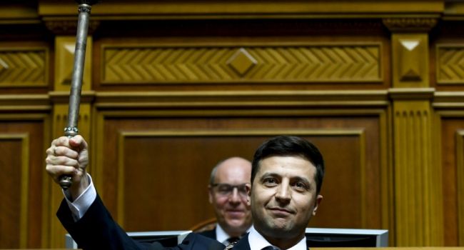 Бала: Зеленскому неинтересно работать на посту президента, поэтому он и делегировал сомнительным людям свои полномочия