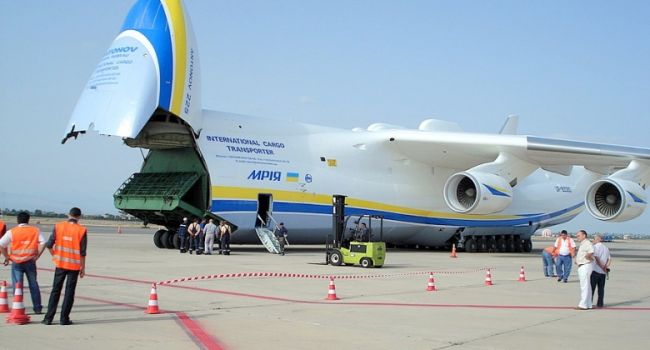 Журналист: крупнейшие грузовые самолеты «Мрии» и «Русланы» носятся по всему миру, обслуживая западные страны, но только не Украину