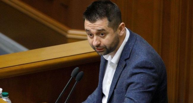 Политолог: власть окончательно добивает внешнюю политику Украины