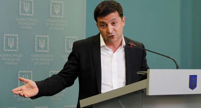 «Политическая подлость Зеленского превзошла Порошенко»: в России заявили, что президент Украины морочит людям голову 