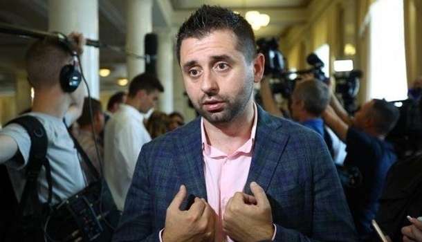 Когда депутаты Рады вернутся к обычному графику работы: Арахамия прояснил ситуацию Когда депутаты Рады вернутся к обычному графику работы: Арахамия прояснил ситуацию