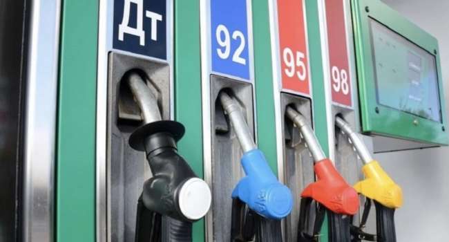 «Цена бензина начала резко падать»: За сутки все виды топлива заметно подешевели