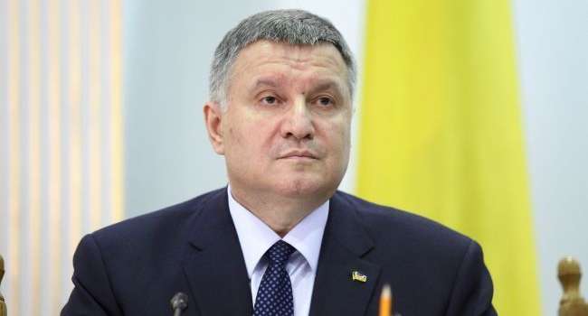 Аваков пригрозил мэру Черкасс жесткой реакцией за ослабление карантина Аваков пригрозил мэру Черкасс жесткой реакцией за ослабление карантина