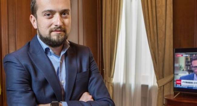 «Это была реклама украинского самолета»: Тимошенко объяснил, зачем Зеленский встречал «Мрию» в аэропорту «Это была реклама украинского самолета»: Тимошенко объяснил, зачем Зеленский встречал «Мрию» в аэропорту