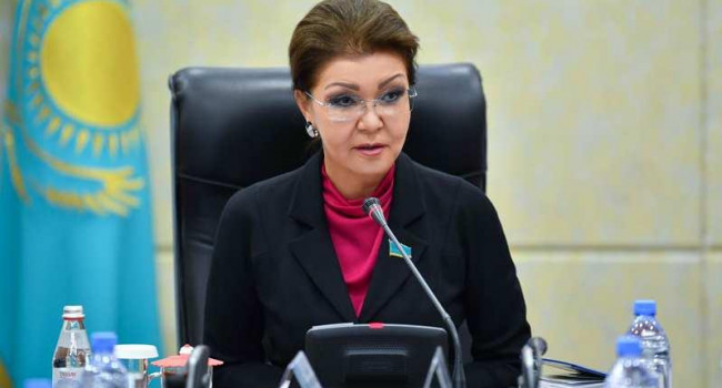 Дочери Нурсултана Назарбаева больше не стать президентом Казахстана, минуя выборы