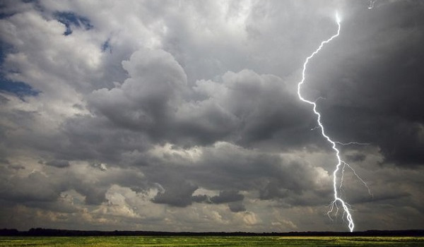 Желтый уровень опасности: украинцев предупредили о грозах 