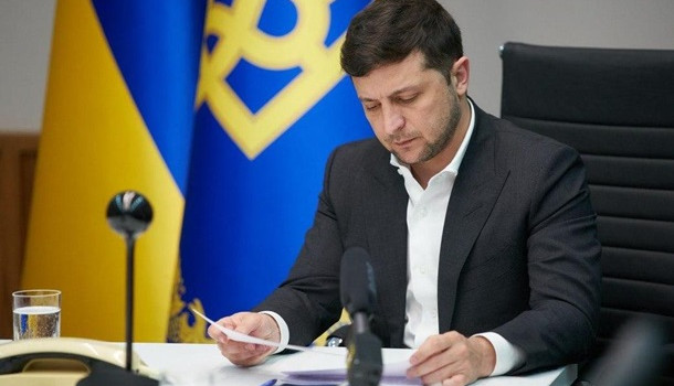 Рейтинг Зеленского за год существенно обвалился – социологи Рейтинг Зеленского за год существенно обвалился – социологи