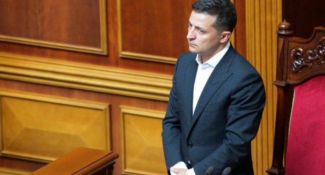 Блогер: единственный выход для Зеленского – роспуск парламента, только так можно исправить свою ошибку