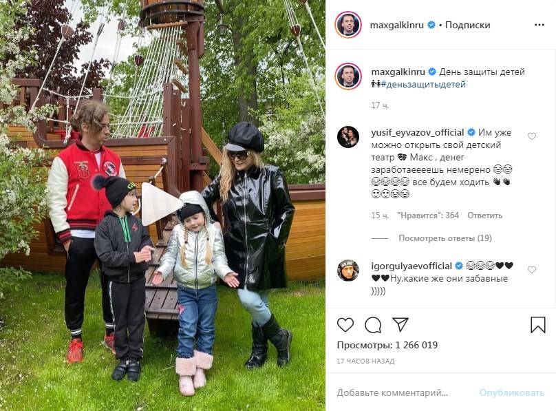 Максим Галкин поделился новым семейным видео, показал в Пугачеву в экстравагантном кожаном наряде 
