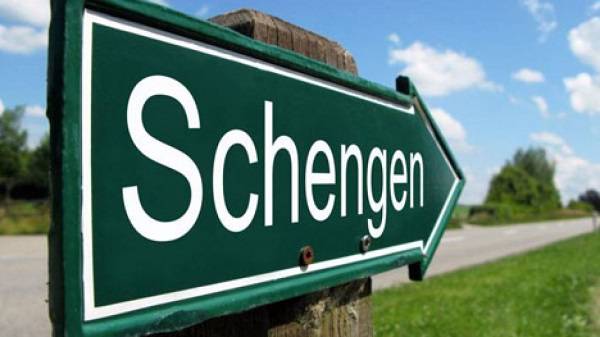 Через неделю жителям стран Шенгенской зоны разрешат перемещение между странами 