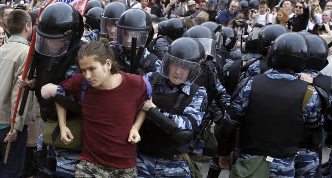 Журналист: гнев растет – уже в июле россияне могут выйти на массовые протесты