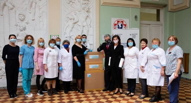 Лишь бы не Порошенко: в МОЗ дали команду привезти в Охмедет ИФА-тесты, дабы показать, что помощь им уже не нужна Лишь бы не Порошенко: в МОЗ дали команду привезти в Охмедет ИФА-тесты, дабы показать, что помощь им уже не нужна