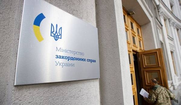 В МИД осудили проведение обысков в Крыму