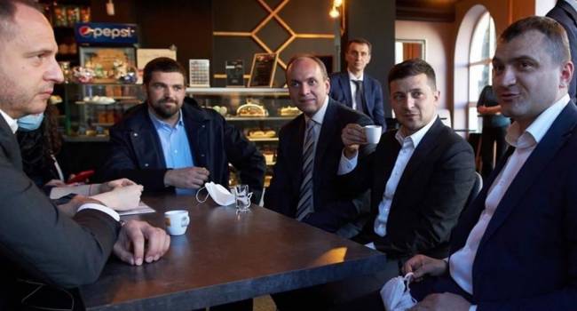 Аналитик: пока Зеленский попивал кофеек кафешке, Порошенко передавал ИФА-тесты в Винницкий лечебно-диагностический центр