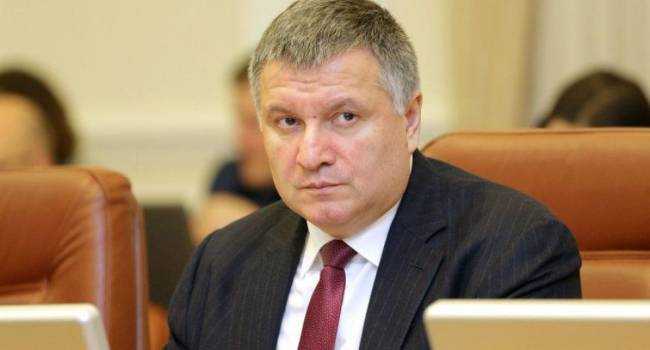 Политолог: Зеленский не готов сегодня отправить Авакова в отставку Политолог: Зеленский не готов сегодня отправить Авакова в отставку
