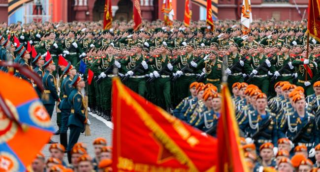 «Очевидно, что никакого снижения эпидемии не происходит»: в России выступили против проведения парада Победы