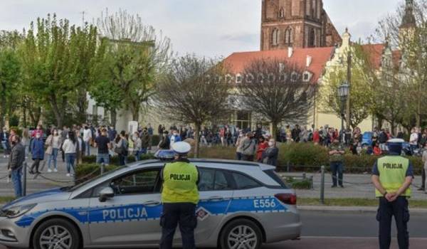 Польские власти не исключают возвращения части карантинных ограничений Польские власти не исключают возвращения части карантинных ограничений