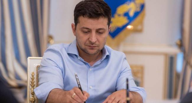 Нардеп: понимает ли президент Зеленский, что ему подложили на подпись враги Украины?