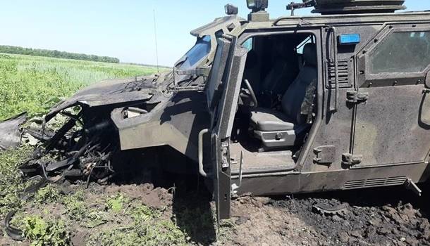 ВСУ потеряли сразу 10 человек: На Донбассе подорвался броневик с бойцами ООС 