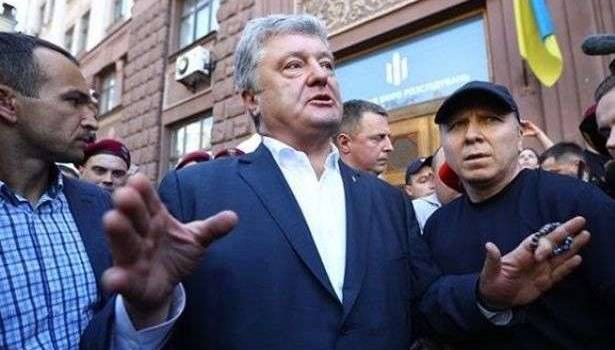В ГБР показали, как Порошенко «убегал» от прокурора, пока тот зачитывал обвинение 